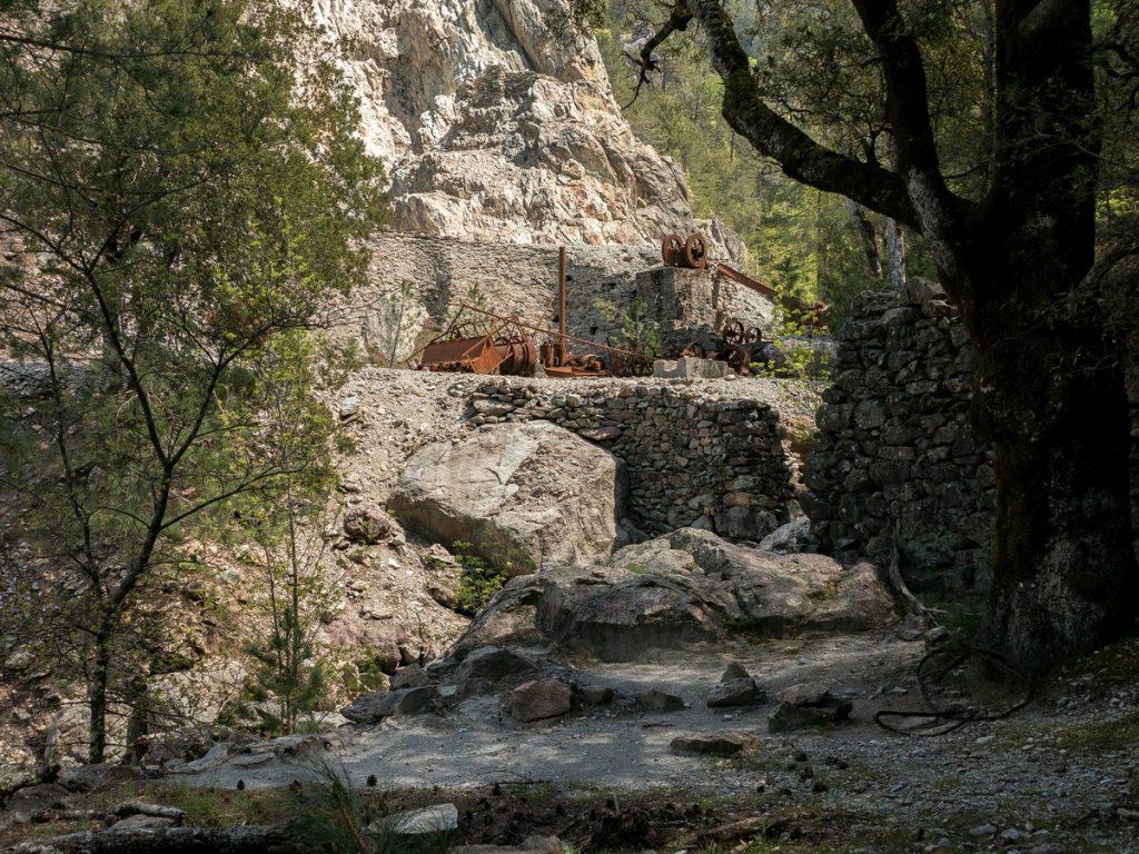 chemin de vecchia mina - corse